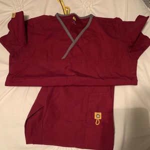 Maroon wonder wink scrubs size xsmall petite
